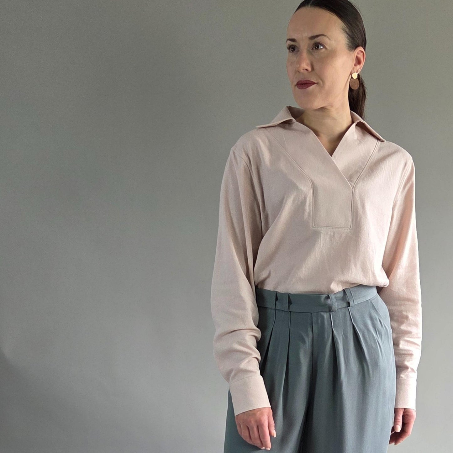 elegante Damen Bluse PDF Schnittmuster lange Ärmel V-Ausschnitt und Kragen Schnittmuster mit Ebenen