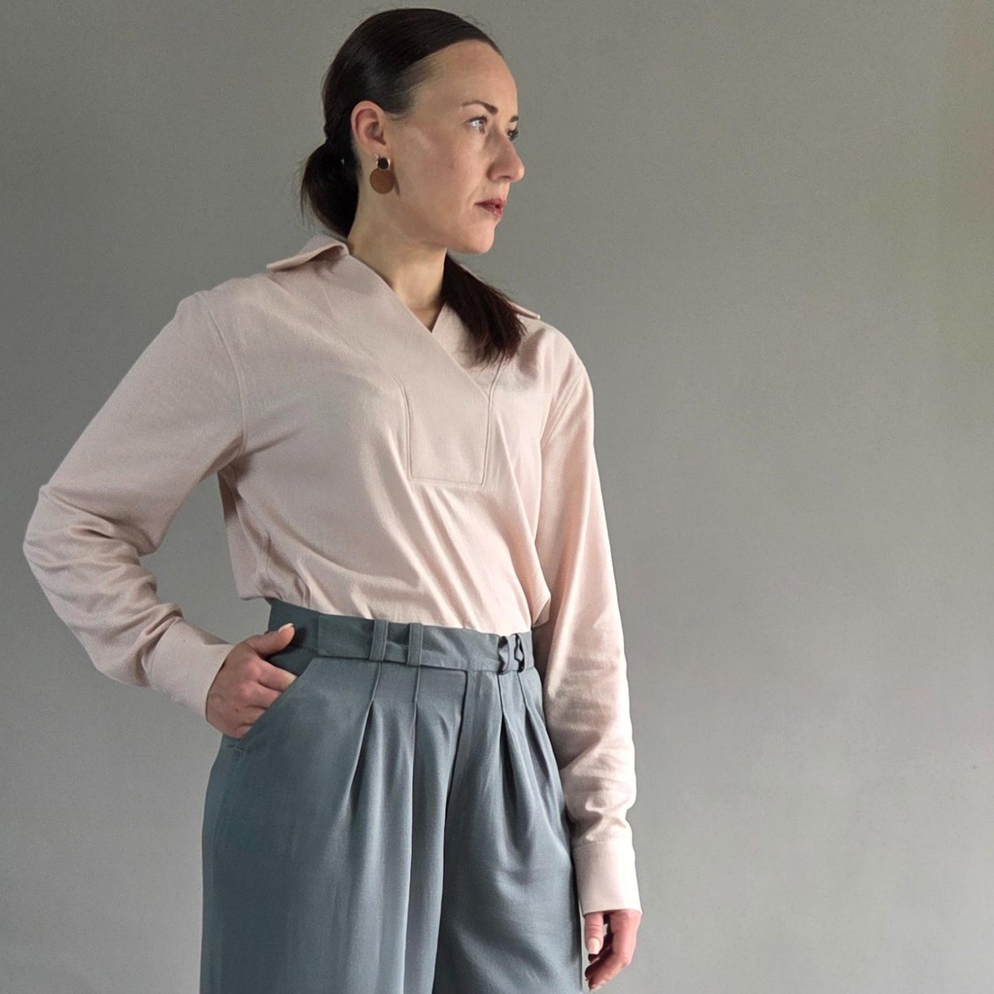 elegante Damen Bluse PDF Schnittmuster lange Ärmel V-Ausschnitt und Kragen Schnittmuster mit Ebenen