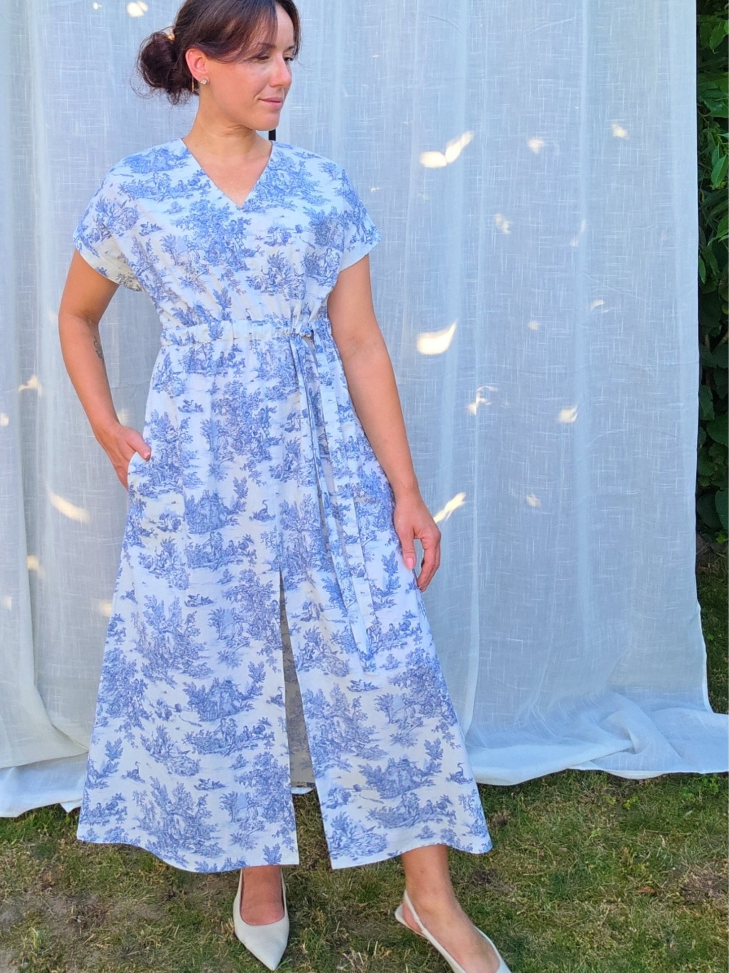 Maxikleid Schnittmuster PDF – Kleid mit V-Ausschnitt, Taschen & Schlitz | Größen 34–50