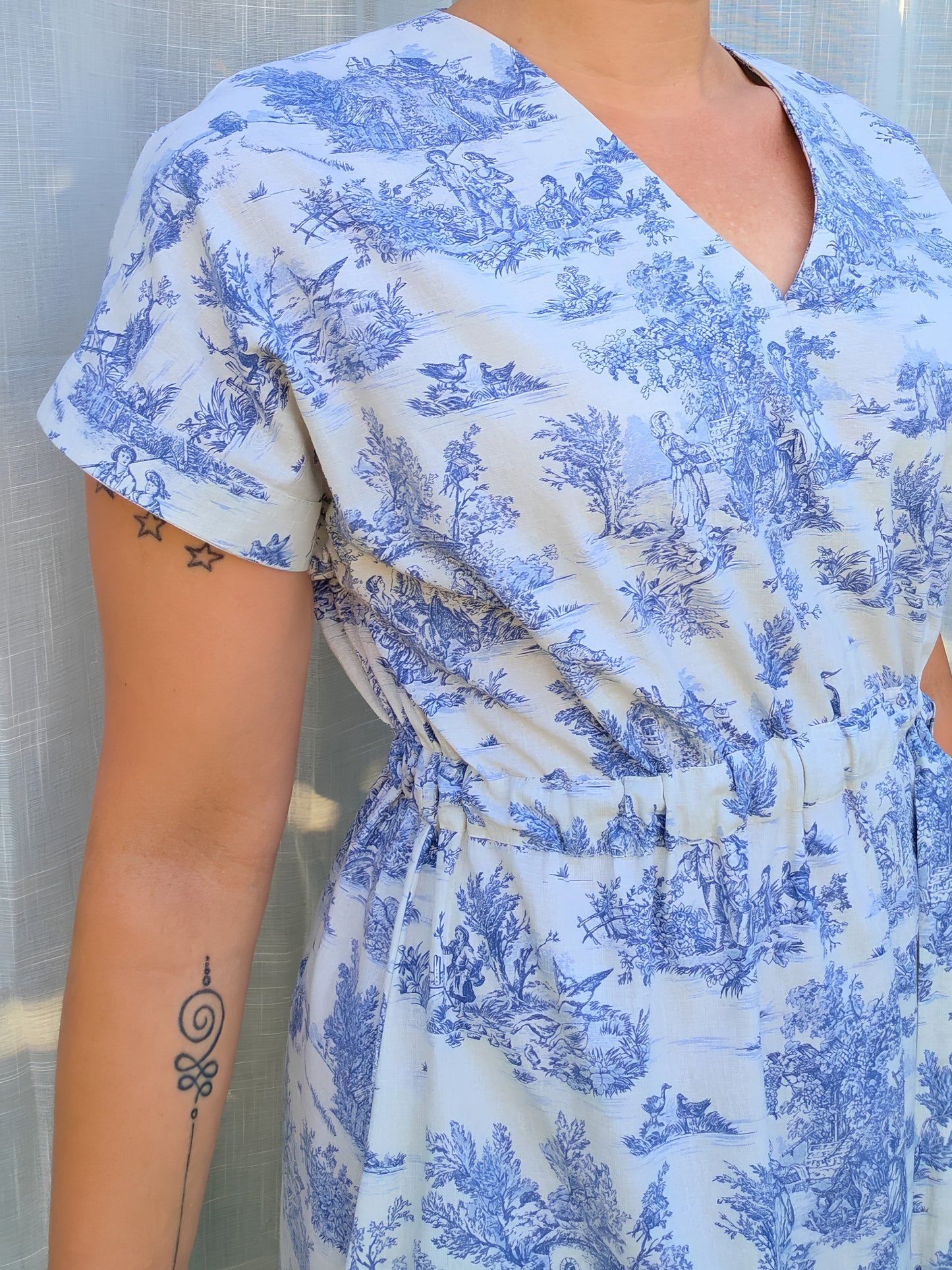 Maxikleid Schnittmuster PDF – Kleid mit V-Ausschnitt, Taschen & Schlitz | Größen 34–50